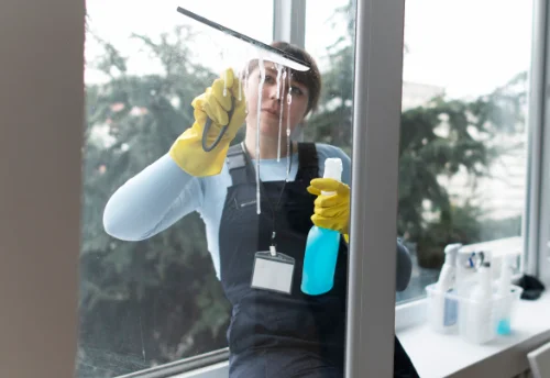 Nettoyage de vitres intérieures et extérieures à Chitenay